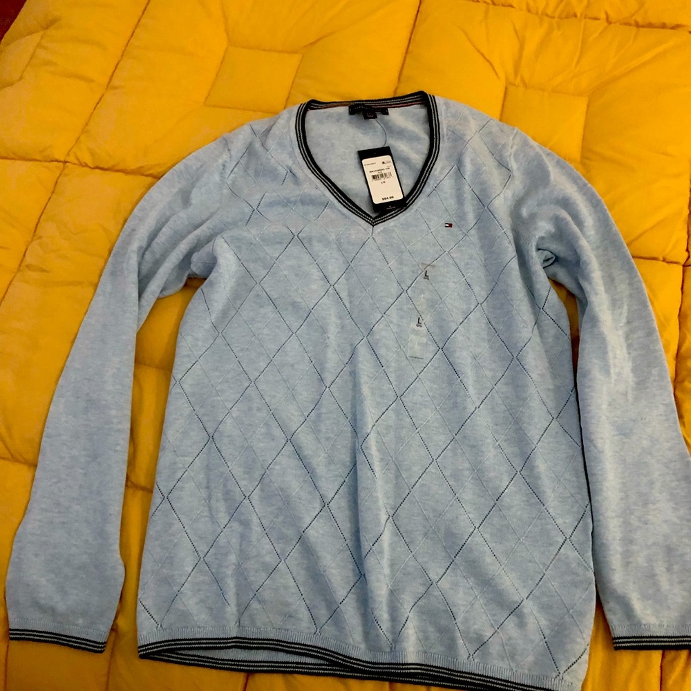 NWT Women’s Tommy Hilfiger v-neck sweater 100% cotton, sz L